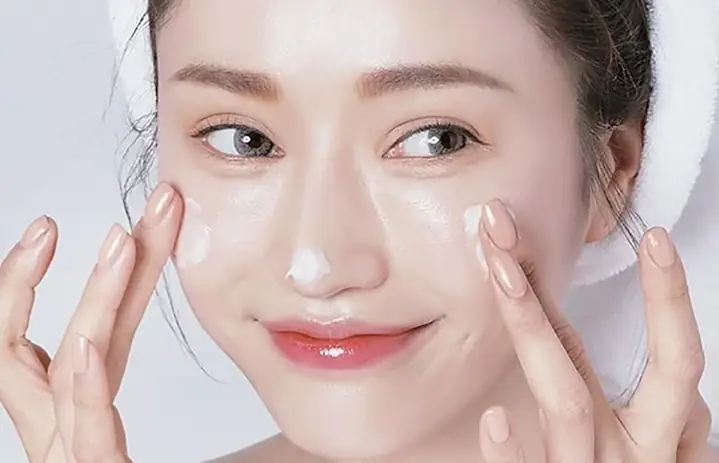 Dùng Kem Dưỡng Ẩm Bị Lên Mụn