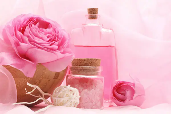 Dùng Nước Hoa Hồng Sau Khi Đắp Mặt Nạ