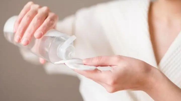 Dùng Nước Tẩy Trang Xong Có Phải Rửa Mặt Không