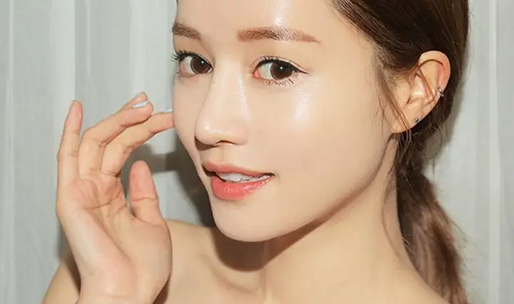 Dùng Serum Xong Có Cần Khoá Ẩm Không