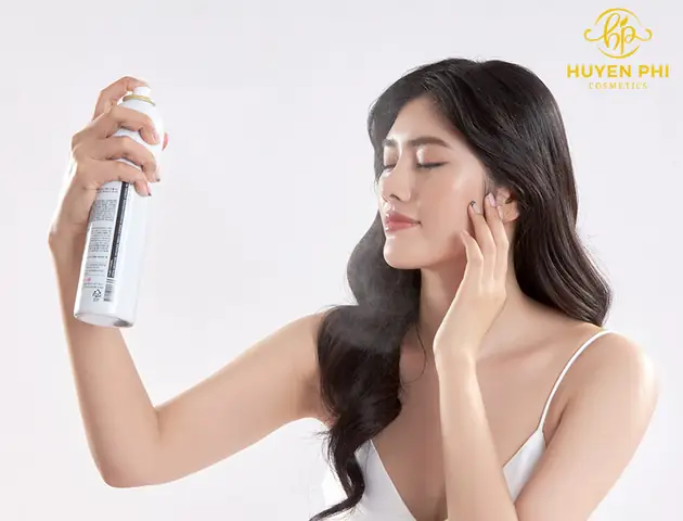 Dùng Xịt Khoáng Trước Hay Nước Hoa Hồng Trước