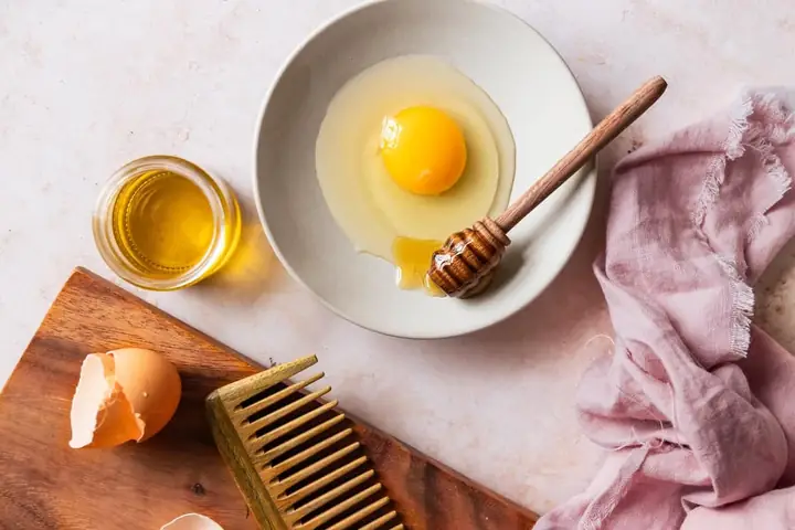 Dưỡng Tóc Bằng Dầu Oliu Và Lòng Đỏ Trứng Gà