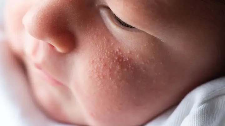 Em Bé Mới Sinh Biết Nói