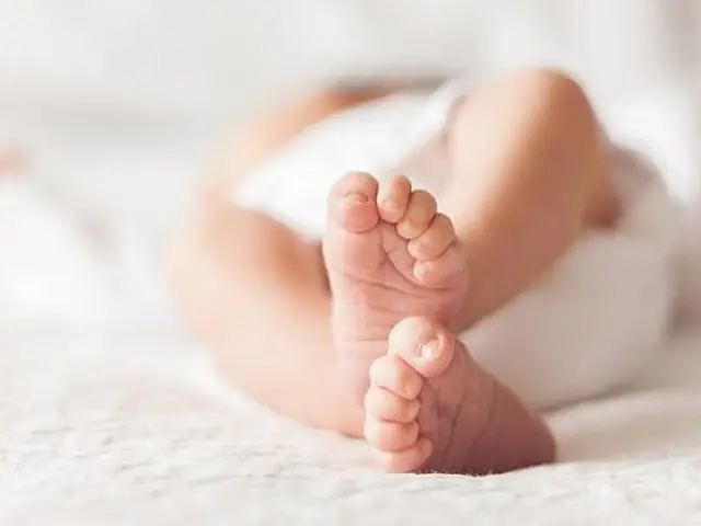 Em Bé Sinh Ra Còn Nguyên Trong Bọc