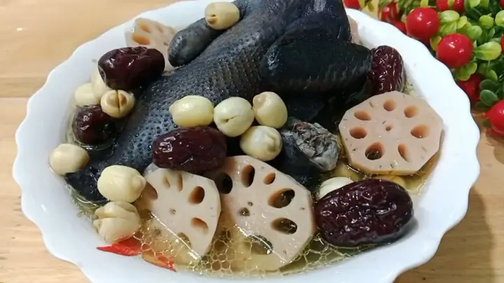 Gà Hầm Hạt Sen Cho Bé