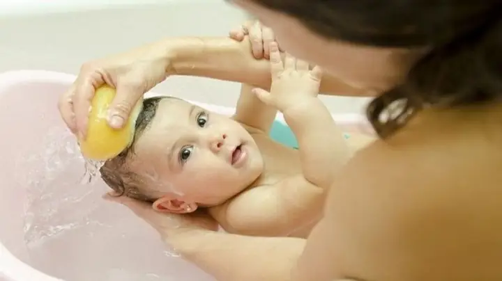 Gội Đầu Cho Trẻ Sơ Sinh