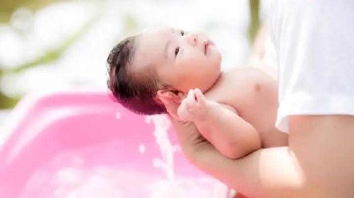 Gội Đầu Cho Trẻ Sơ Sinh Gội Đầu Cho Trẻ Sơ Sinh