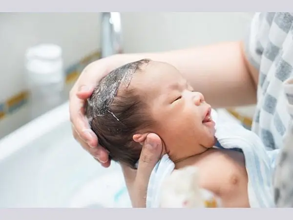 Gội Đầu Cho Trẻ Sơ Sinh Gội Đầu Cho Trẻ Sơ Sinh