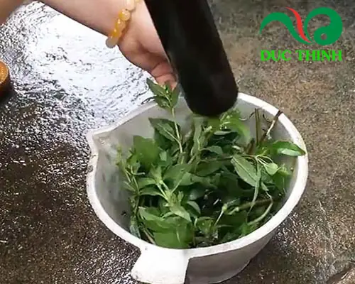 Hạ Sốt Cho Trẻ Bằng Nhọ Nồi