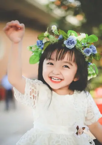 Hình Ảnh Những Em Bé Dễ Thương