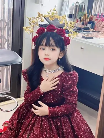 Hình Bé Gái Siêu Dễ Thương