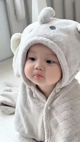 Hình Các Em Bé Đáng Yêu