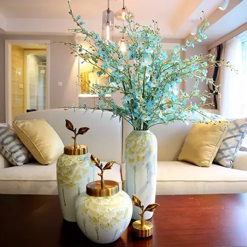 Hoa Để Bàn Uống Nước Ngày Tết