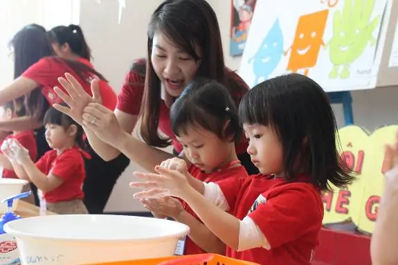 Hướng Dẫn Bé Rửa Tay Đúng Cách