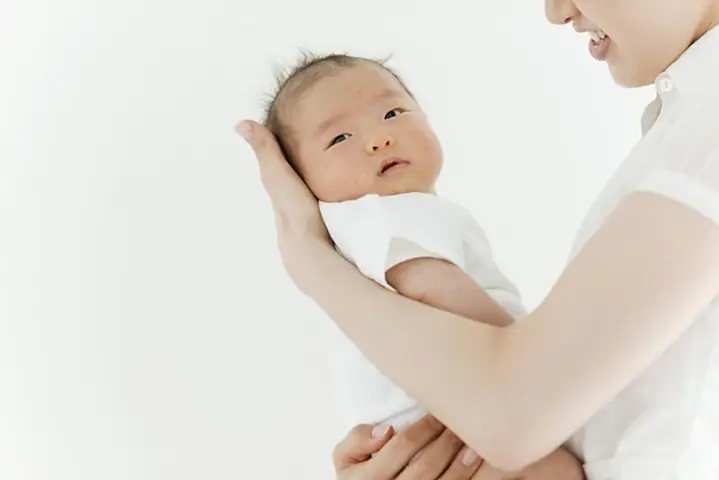 Hướng Dẫn Bế Trẻ Sơ Sinh