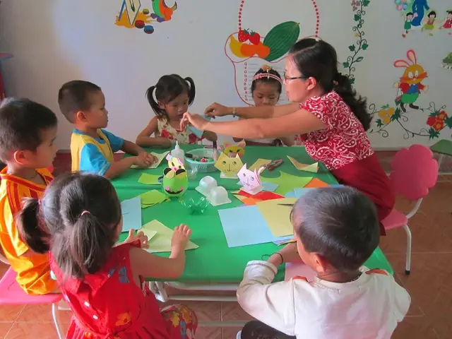Hướng Dẫn Trẻ Làm Đồ Chơi