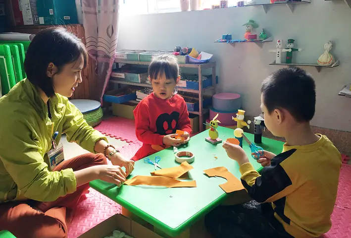 Hướng Dẫn Trẻ Làm Đồ Chơi