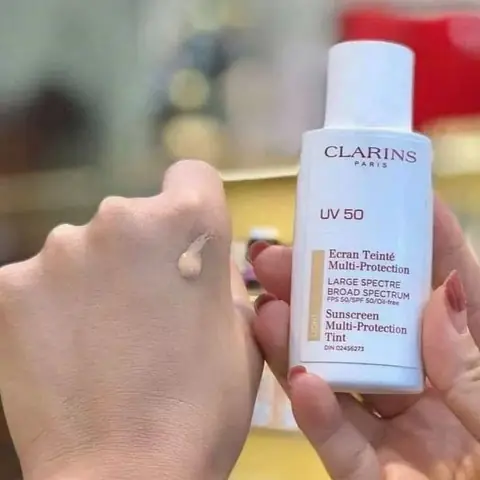 Kem Chống Nắng Clarins Màu Light