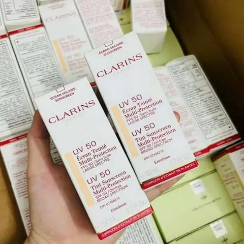 Kem Chống Nắng Clarins Màu Light