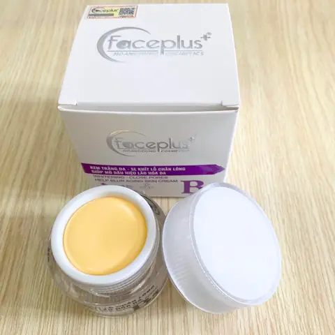 Kem Dưỡng Trắng Da Và Se Khít Lỗ Chân Lông