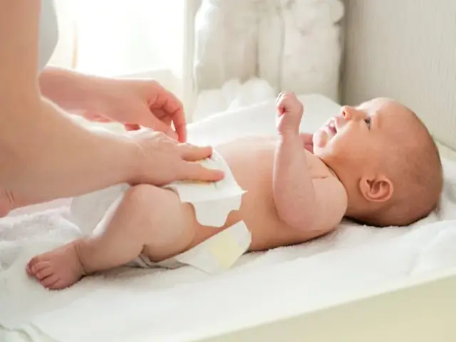 Khi Nào Nên Đóng Bỉm Cho Trẻ Sơ Sinh