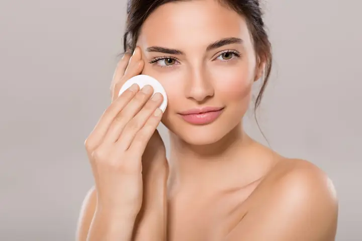 Không Trang Điểm Có Nên Tẩy Trang