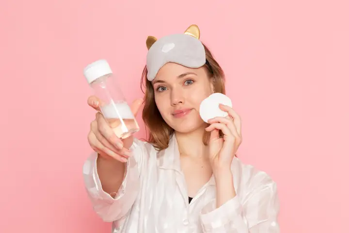 Không Trang Điểm Có Nên Tẩy Trang