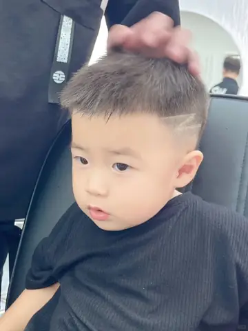 Kiểu Cắt Tóc Đẹp Cho Bé Trai