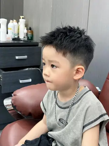 Kiểu Cắt Tóc Đẹp Cho Bé Trai