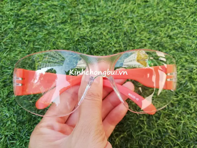 Kính Chống Bụi Cho Trẻ Em
