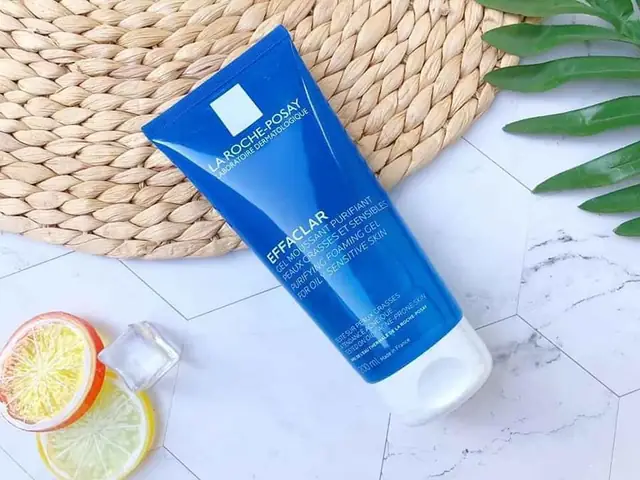 La Roche Posay Effaclar Foaming Gel Review La Roche Posay Effaclar Foaming Gel Review