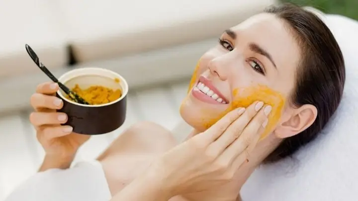 Làm Đẹp Từ Tinh Bột Nghệ Và Sữa Tươi