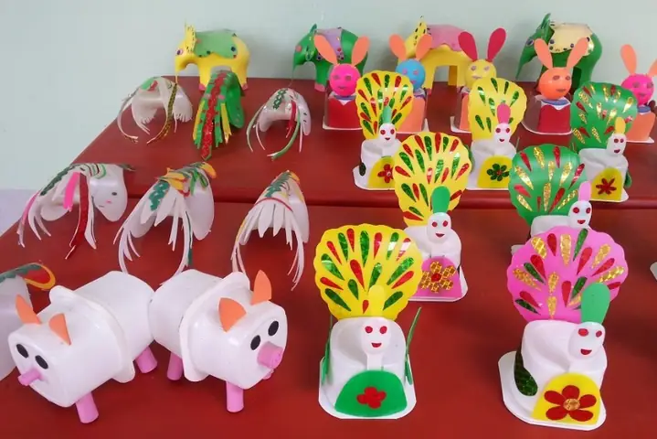 Làm Đồ Dùng Bằng Hộp Sữa Chua
