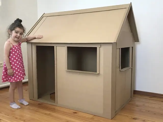 Làm Nhà Bằng Bìa Carton Cho Bé