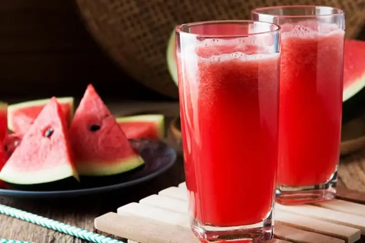 Làm Nước Dưa Hấu Bằng Máy Xay Sinh Tố