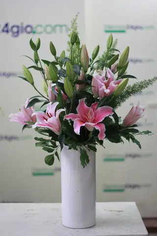 Làm Sao Để Cắm Hoa Ly Tươi Lâu Làm Sao Để Cắm Hoa Ly Tươi Lâu