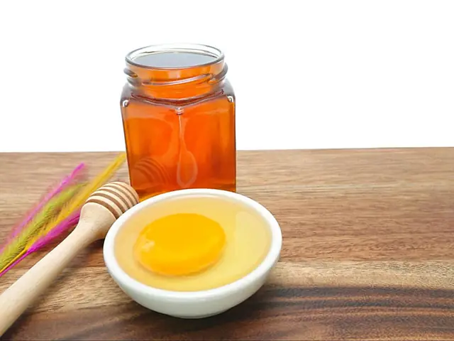 Làm Trắng Da Bằng Trứng Gà