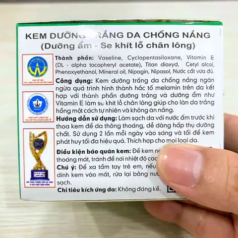 Làm Trắng Da Và Se Lỗ Chân Lông