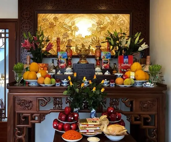 Lọ Hoa Bàn Thờ Ngày Tết