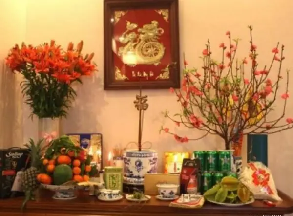 Lọ Hoa Bàn Thờ Ngày Tết