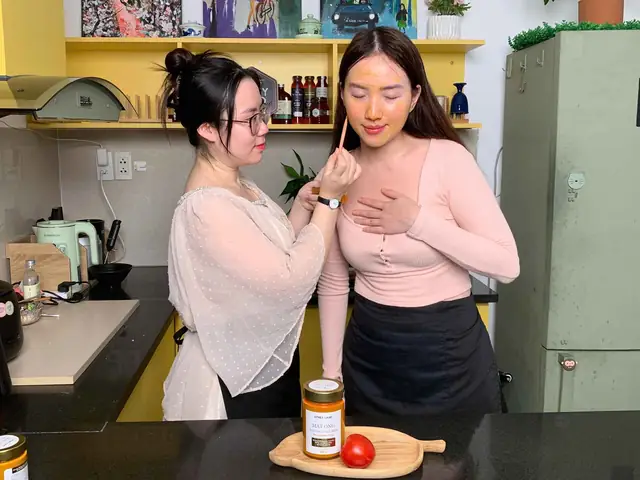 Mặt Nạ Cà Chua Và Mật Ong