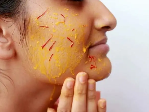Mặt Nạ Nhụy Hoa Nghệ Tây