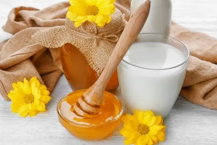 Mặt Nạ Sữa Tươi Và Mật Ong