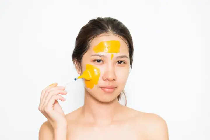 Mặt Nạ Trị Mụn Từ Bột Nghệ