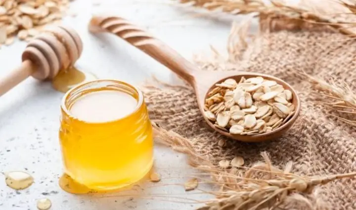 Mặt Nạ Yến Mạch Với Mật Ong