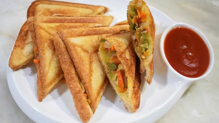 Mon Ngon Voi Banh Mi Sandwich