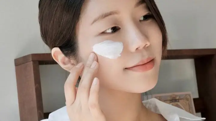 Một Ngày Bôi Kem Chống Nắng Mấy Lần