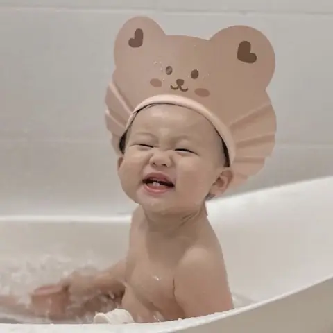 Mũ Đội Đầu Khi Tắm Cho Bé Mũ Đội Đầu Khi Tắm Cho Bé