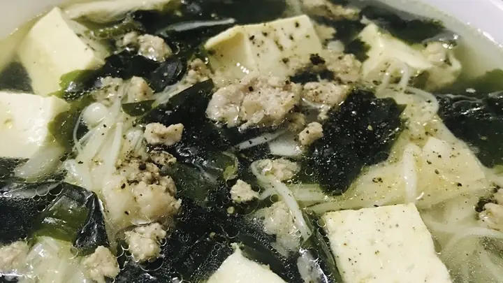Nấu Canh Đậu Phụ Rong Biển