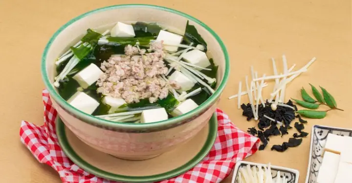 Nấu Canh Đậu Phụ Rong Biển